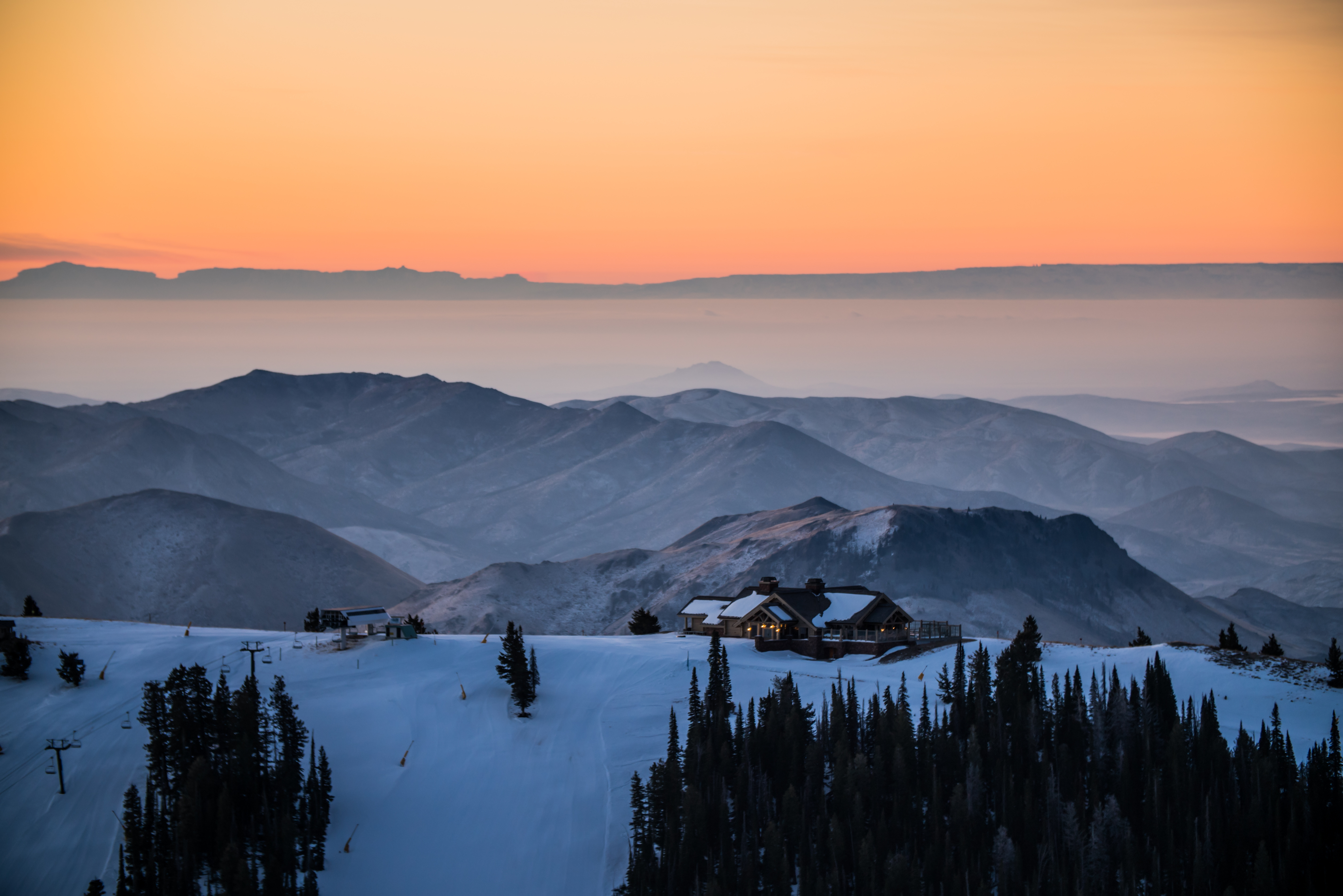 svr_seattleridgelodge_dining_skiingriding_aerial_sunrise_winter_2018_idarado.jpg